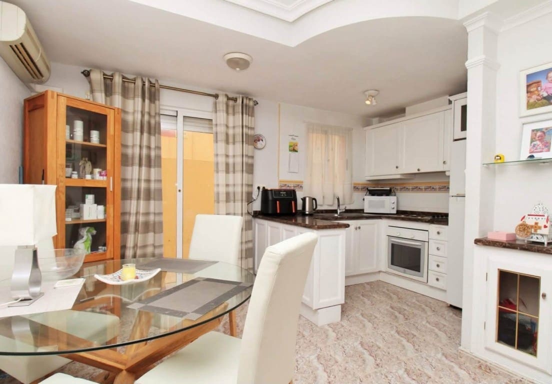 2 sovrum Hus till salu i Villamartin med pool garage - 154 950 € (Ref: 10174238)