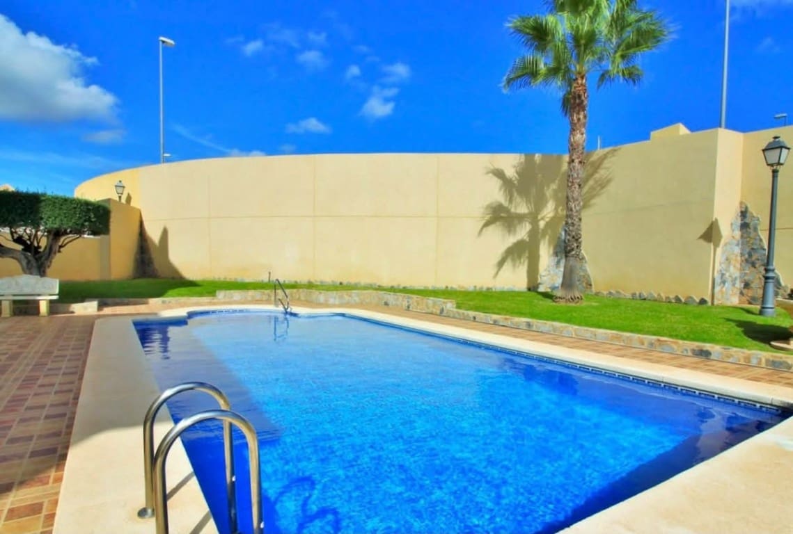 2 sovrum Hus till salu i Villamartin med pool garage - 154 950 € (Ref: 10174238)
