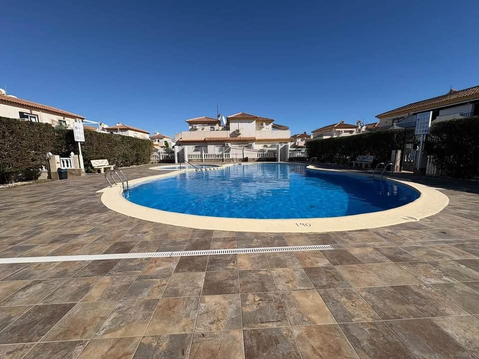2 Zimmer Doppelhaus zu verkaufen in Playa Flamenca mit Pool Garage - 214.900 € (Ref: 10174242)
