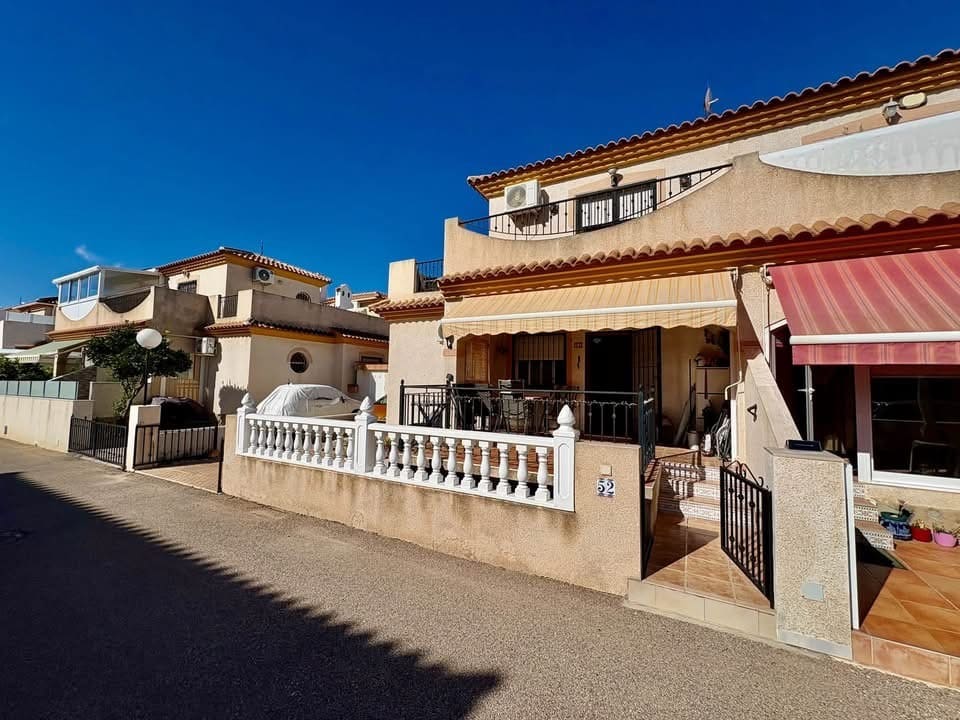 2 Zimmer Doppelhaus zu verkaufen in Playa Flamenca mit Pool Garage - 214.900 € (Ref: 10174242)