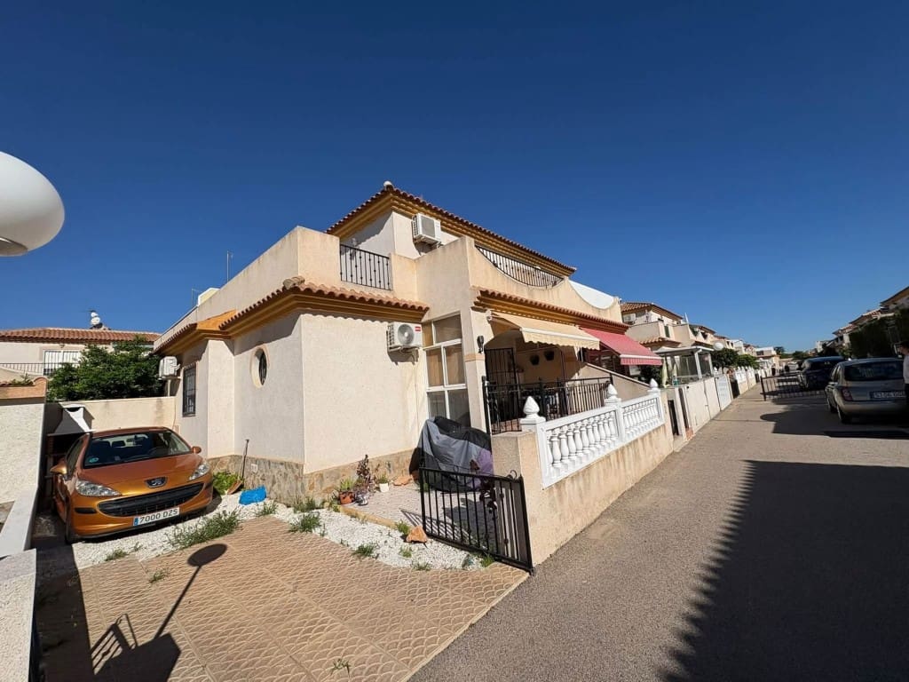 2 Zimmer Doppelhaus zu verkaufen in Playa Flamenca mit Pool Garage - 214.900 € (Ref: 10174242)
