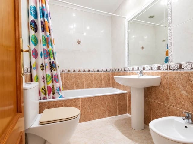 2 soveværelse Semi-Rækkehus til salg i Playa Flamenca, Orihuela med swimmingpool garage - € 229.900 (Ref: 10175779)