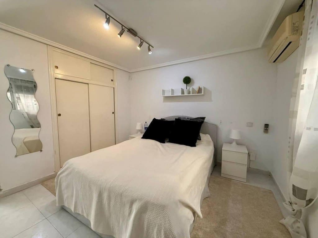 Chalet de 4 habitaciones en Playa Flamenca en venta con piscina garaje - 352.000 € (Ref: 10177520)