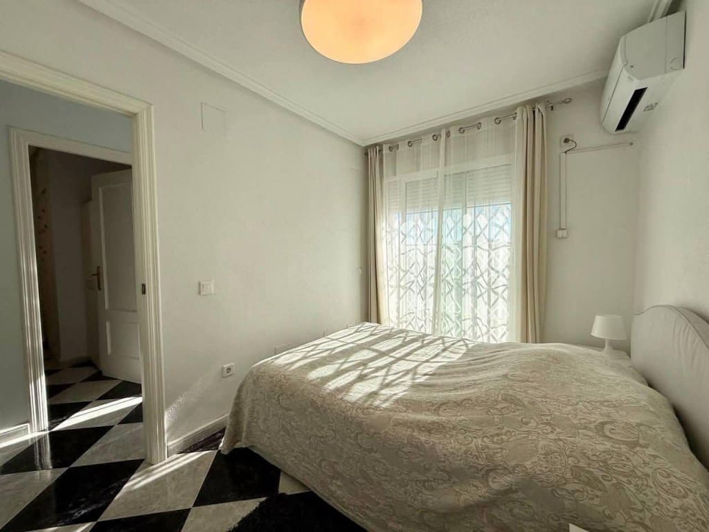Chalet de 4 habitaciones en Playa Flamenca en venta con piscina garaje - 352.000 € (Ref: 10177520)
