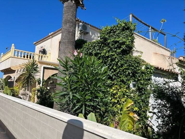 3 chambre Villa/Maison Mitoyenne à vendre à Playa Flamenca avec piscine - 199 999 € (Ref: 10180986)
