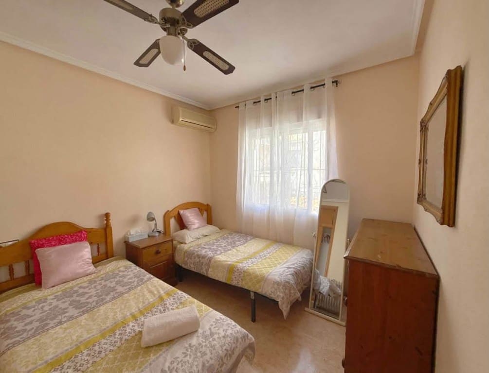 3 soverom Kjedet enebolig til salgs i Los Dolses med svømmebasseng garasje - € 239 950 (Ref: 10185316)