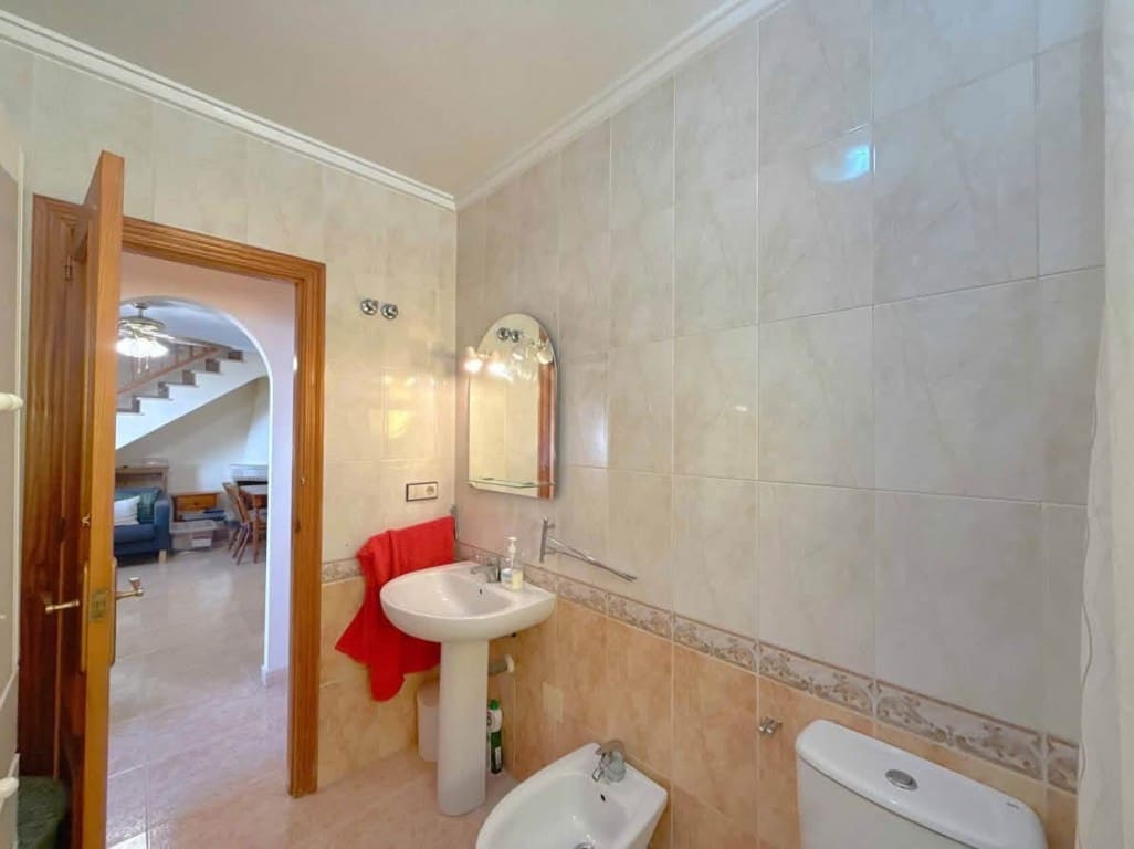 3 soverom Kjedet enebolig til salgs i Los Dolses med svømmebasseng garasje - € 239 950 (Ref: 10185316)