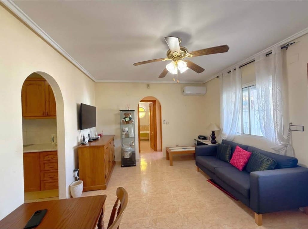3 soverom Kjedet enebolig til salgs i Los Dolses med svømmebasseng garasje - € 239 950 (Ref: 10185316)