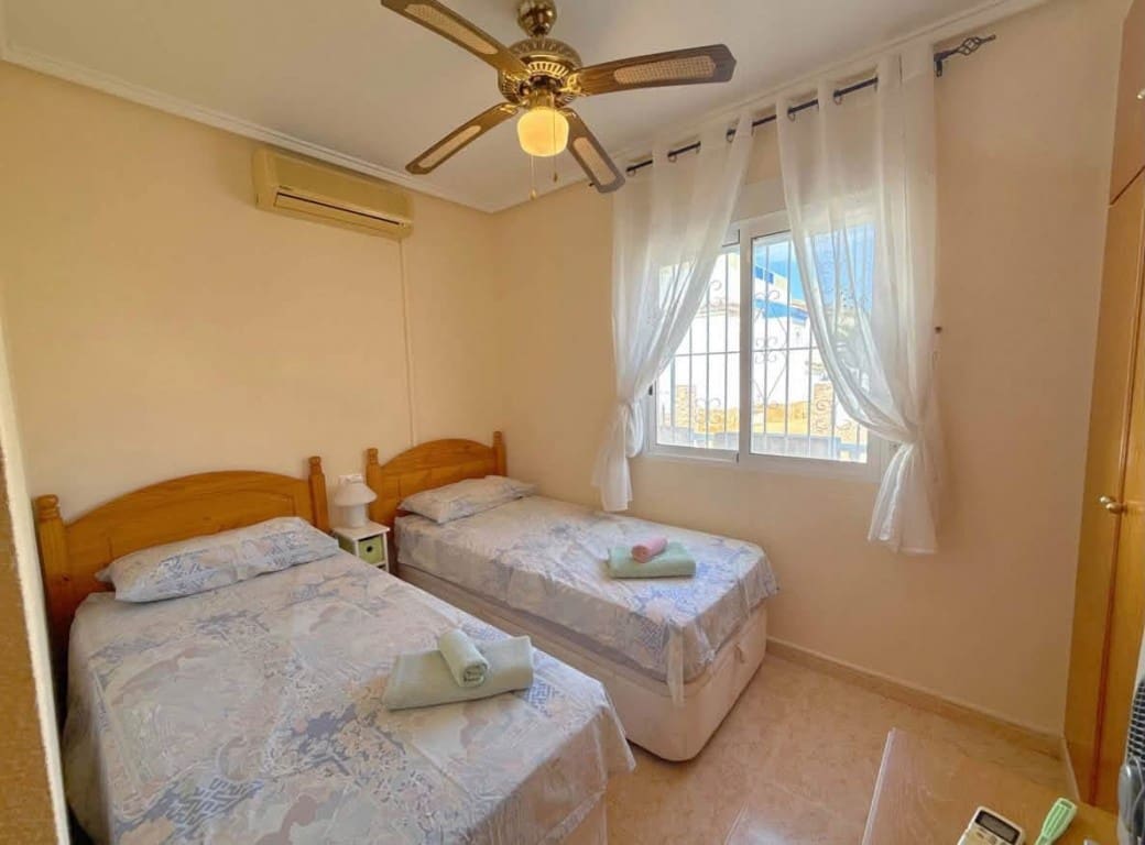 3 soverom Kjedet enebolig til salgs i Los Dolses med svømmebasseng garasje - € 239 950 (Ref: 10185316)