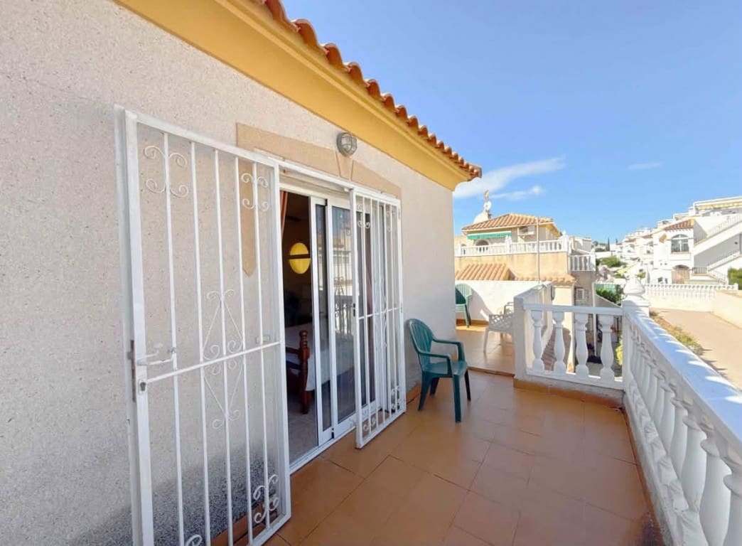 3 soverom Kjedet enebolig til salgs i Los Dolses med svømmebasseng garasje - € 239 950 (Ref: 10185316)