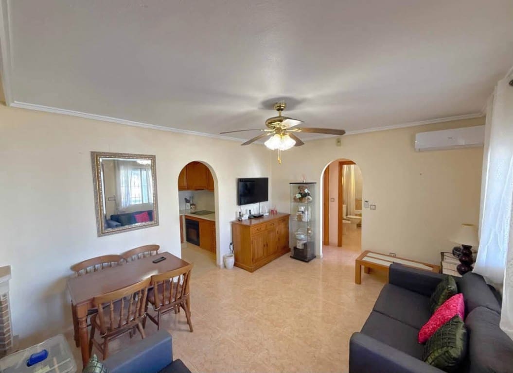 3 soverom Kjedet enebolig til salgs i Los Dolses med svømmebasseng garasje - € 239 950 (Ref: 10185316)