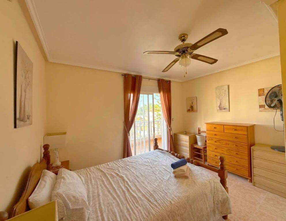 3 soverom Kjedet enebolig til salgs i Los Dolses med svømmebasseng garasje - € 239 950 (Ref: 10185316)