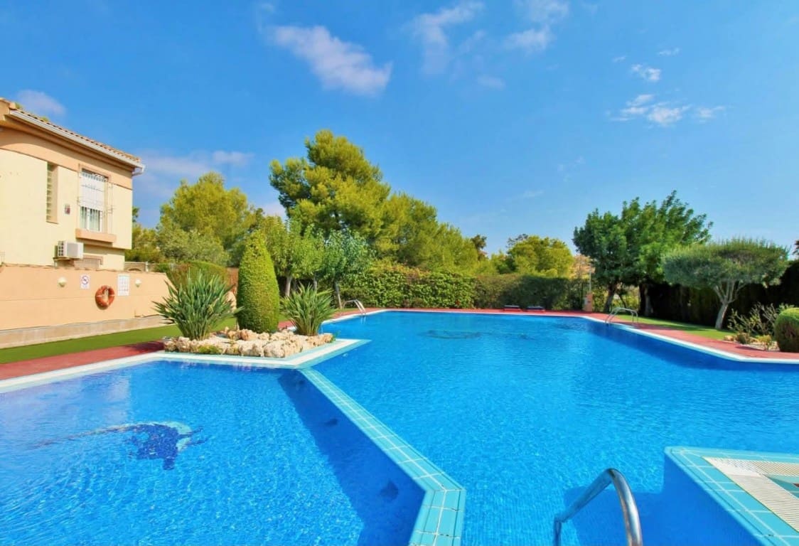 3 slaapkamer Halfvrijstaande villa te koop in Playa Flamenca met zwembad garage - € 225.000 (Ref: 10185478)