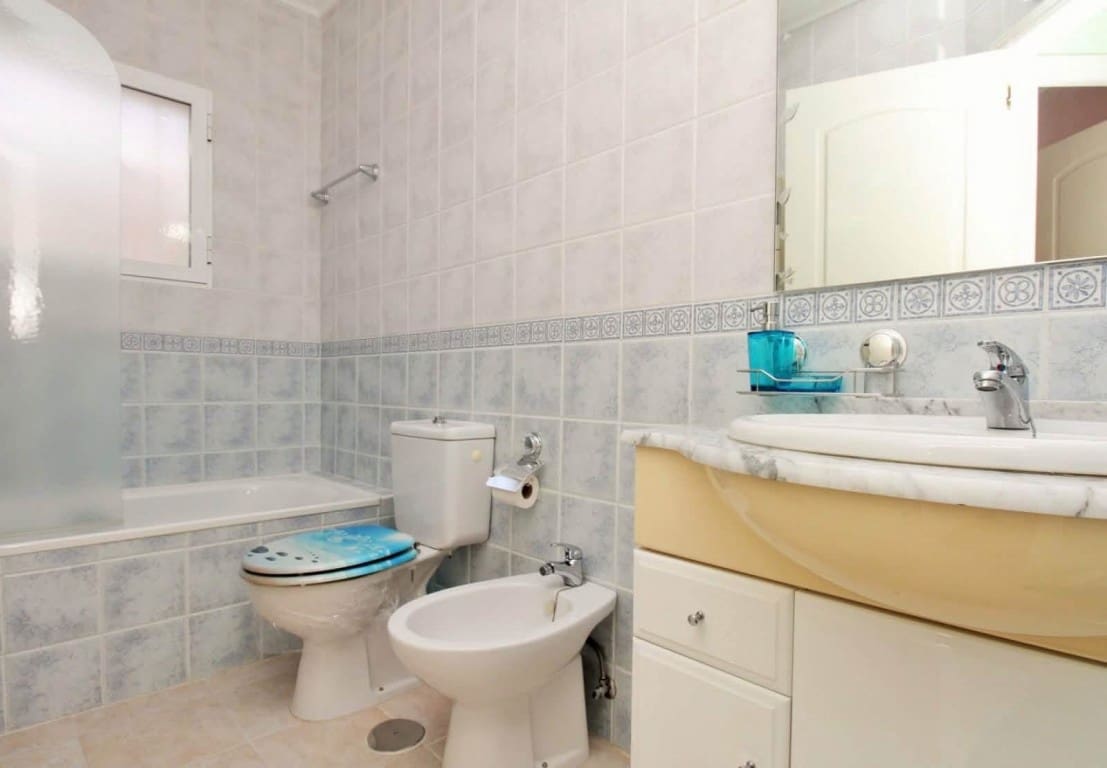 3 slaapkamer Halfvrijstaande villa te koop in Playa Flamenca met zwembad garage - € 225.000 (Ref: 10185478)