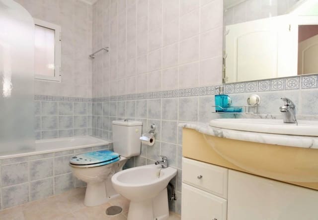 3 slaapkamer Halfvrijstaande villa te koop in Playa Flamenca, Orihuela met zwembad garage - € 225.000 (Ref: 10185478)