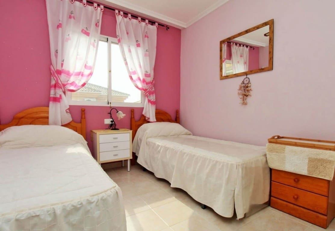 3 slaapkamer Halfvrijstaande villa te koop in Playa Flamenca met zwembad garage - € 225.000 (Ref: 10185478)