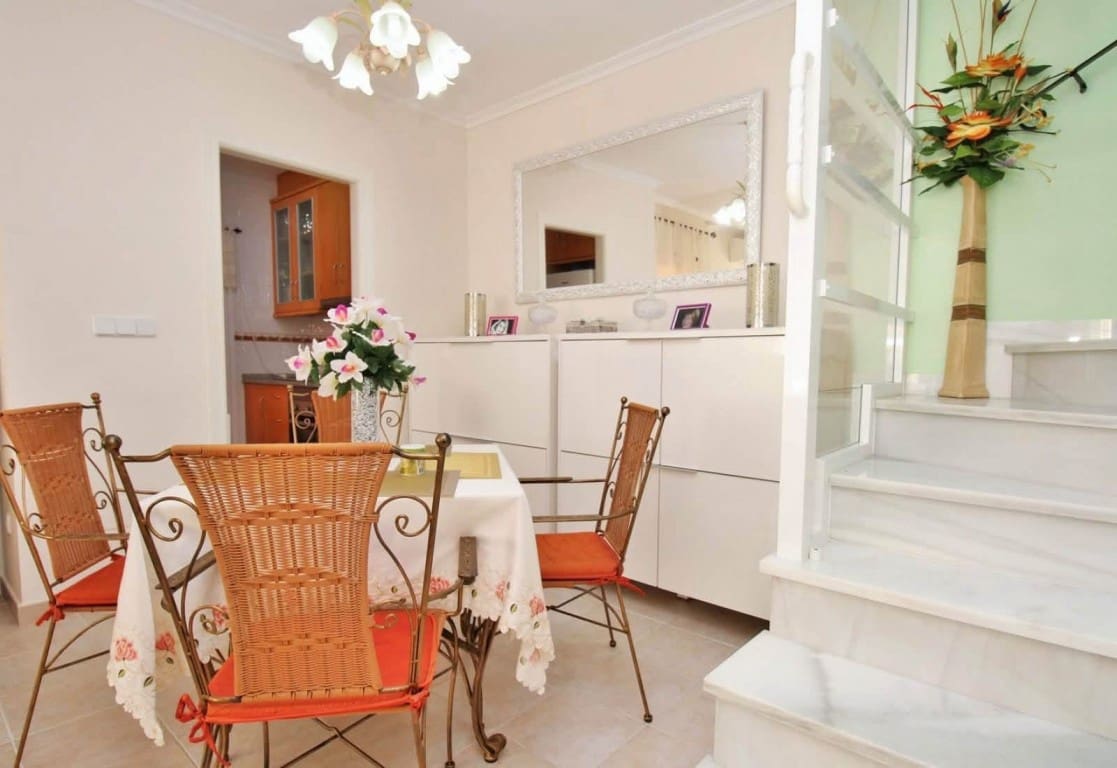 3 slaapkamer Halfvrijstaande villa te koop in Playa Flamenca met zwembad garage - € 225.000 (Ref: 10185478)