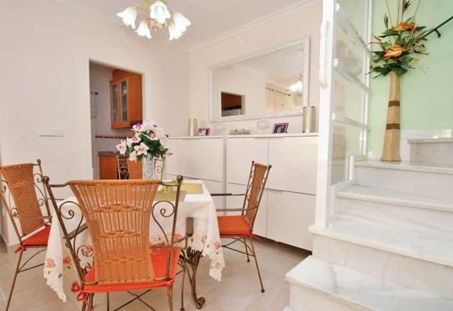 3 slaapkamer Halfvrijstaande villa te koop in Playa Flamenca, Orihuela met zwembad garage - € 225.000 (Ref: 10185478)