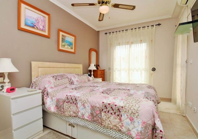 3 slaapkamer Halfvrijstaande villa te koop in Playa Flamenca, Orihuela met zwembad garage - € 225.000 (Ref: 10185478)