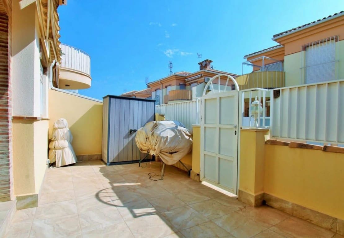 3 slaapkamer Halfvrijstaande villa te koop in Playa Flamenca met zwembad garage - € 225.000 (Ref: 10185478)