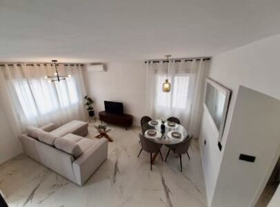 5 bedroom Villa for sale in Villamartin with pool - € 299,000 (Ref: 9367905)