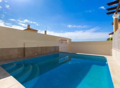 5 soveværelse Villa til salg i Villamartin, Orihuela med swimmingpool - € 299.000 (Ref: 9367905)