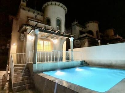 5 bedroom Villa for sale in Villamartin with pool - € 299,000 (Ref: 9367905)