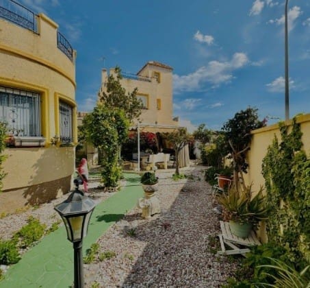 Chalet de 3 habitaciones en Playa Flamenca en venta con piscina garaje - 285.000 € (Ref: 9367906)