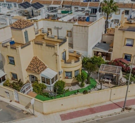 Chalet de 3 habitaciones en Playa Flamenca en venta con piscina garaje - 285.000 € (Ref: 9367906)