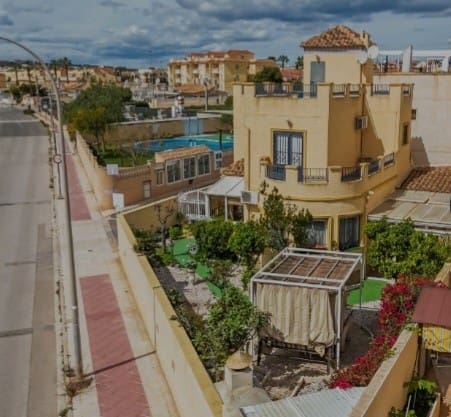 Chalet de 3 habitaciones en Playa Flamenca en venta con piscina garaje - 285.000 € (Ref: 9367906)