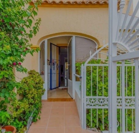 Chalet de 3 habitaciones en Playa Flamenca en venta con piscina garaje - 285.000 € (Ref: 9367906)