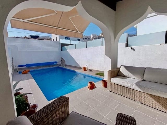 2 bedroom Semi-detached Villa for sale in San Miguel de Salinas with pool - € 229,000 (Ref: 9367908)