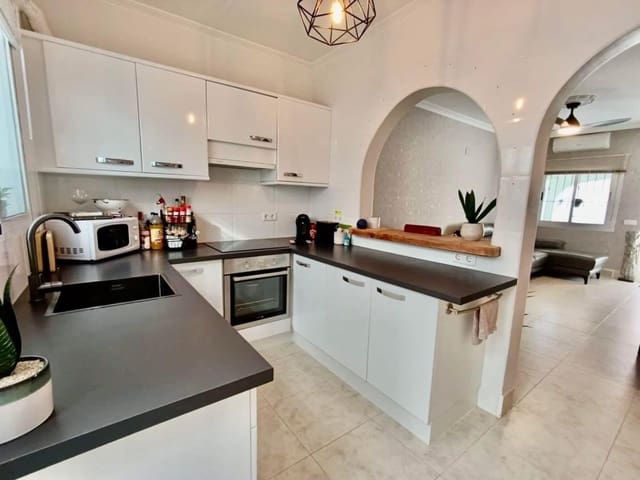 2 bedroom Semi-detached Villa for sale in San Miguel de Salinas with pool - € 229,000 (Ref: 9367908)