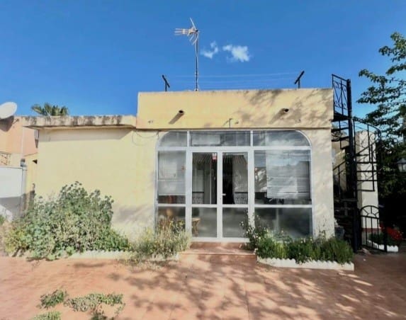 Chalet de 3 habitaciones en Playa Flamenca en venta - 220.000 € (Ref: 9367912)