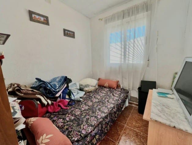 Chalet de 3 habitaciones en Playa Flamenca en venta - 220.000 € (Ref: 9367912)