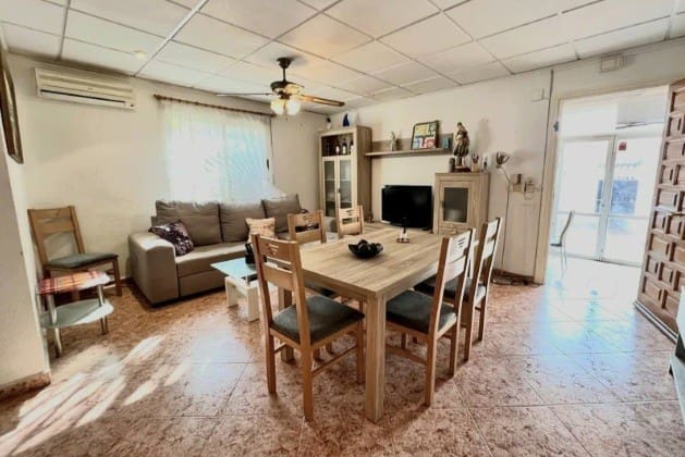 Chalet de 3 habitaciones en Playa Flamenca en venta - 220.000 € (Ref: 9367912)