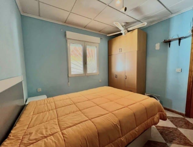 Chalet de 3 habitaciones en Playa Flamenca en venta - 220.000 € (Ref: 9367912)