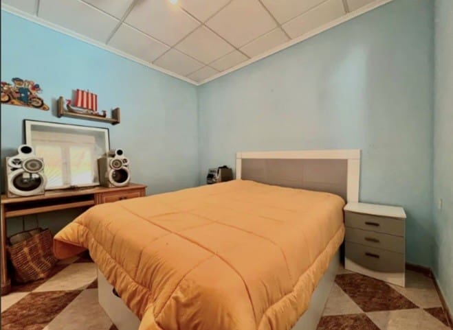 Chalet de 3 habitaciones en Playa Flamenca en venta - 220.000 € (Ref: 9367912)