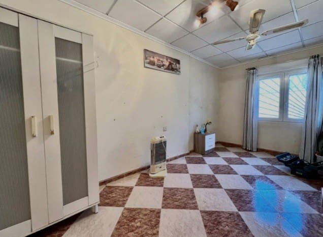 Chalet de 3 habitaciones en Playa Flamenca en venta - 220.000 € (Ref: 9367912)