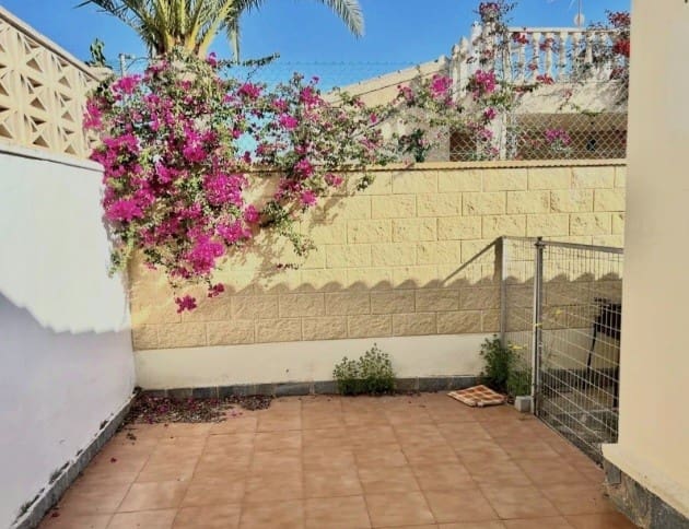 Chalet de 3 habitaciones en Playa Flamenca en venta - 220.000 € (Ref: 9367912)