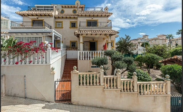 3 soverom Kjedet enebolig til salgs i Playa Flamenca med svømmebasseng - € 225 000 (Ref: 9367914)