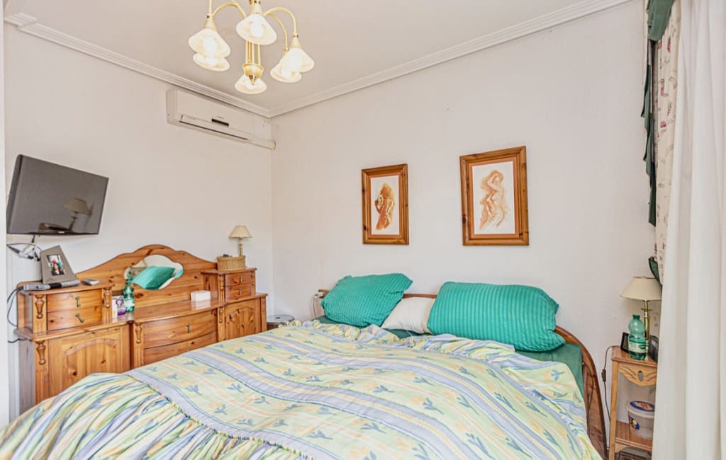 3 soverom Kjedet enebolig til salgs i Playa Flamenca med svømmebasseng - € 225 000 (Ref: 9367914)