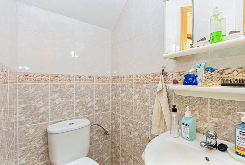 3 soverom Kjedet enebolig til salgs i Playa Flamenca med svømmebasseng - € 225 000 (Ref: 9367914)