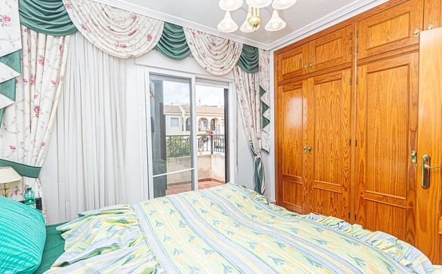 3 soverom Kjedet enebolig til salgs i Playa Flamenca med svømmebasseng - € 225 000 (Ref: 9367914)