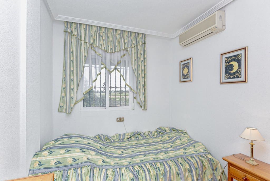 3 soverom Kjedet enebolig til salgs i Playa Flamenca med svømmebasseng - € 225 000 (Ref: 9367914)