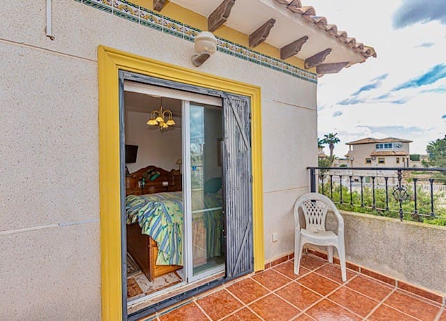 3 soverom Kjedet enebolig til salgs i Playa Flamenca med svømmebasseng - € 225 000 (Ref: 9367914)