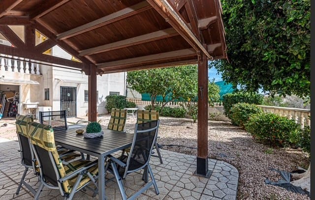 3 soverom Kjedet enebolig til salgs i Playa Flamenca med svømmebasseng - € 225 000 (Ref: 9367914)