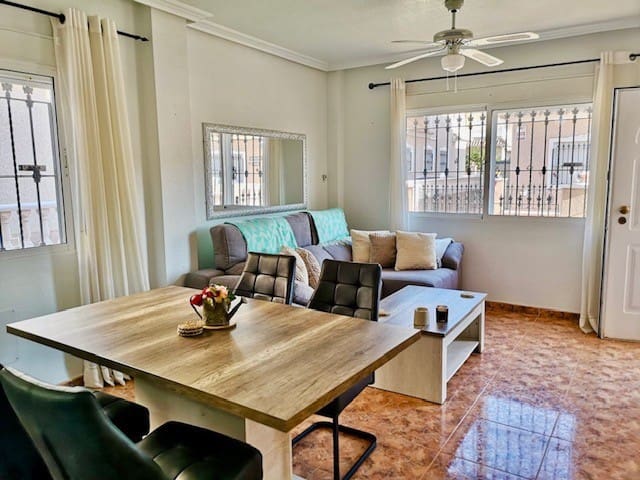 2 sovrum Semi-fristående Villa till salu i Cabo Roig med pool - 214 000 € (Ref: 9367915)