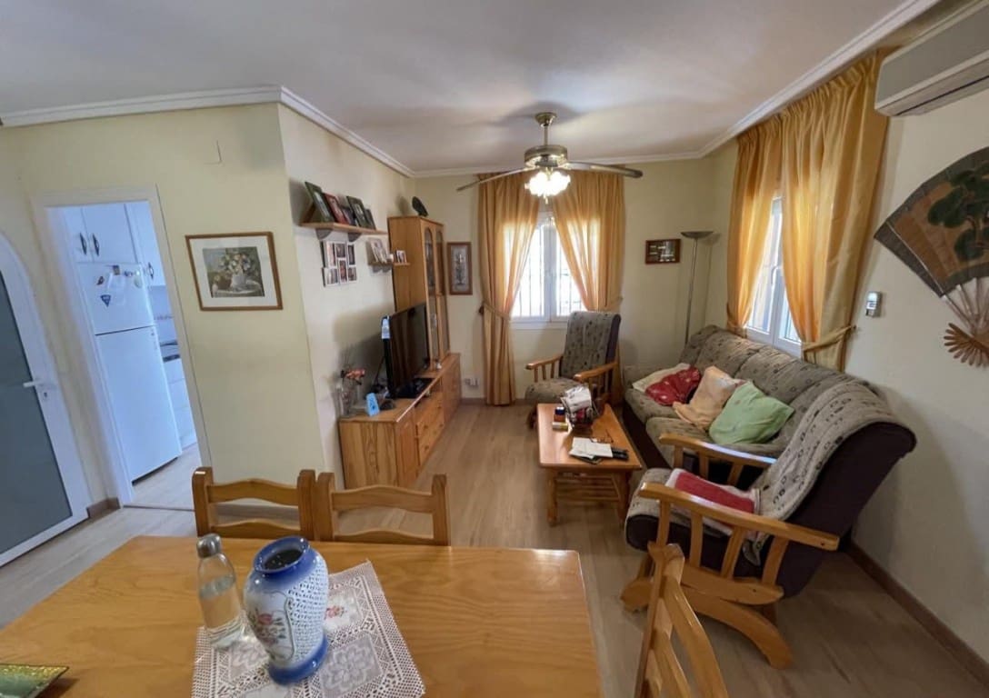 Chalet de 3 habitaciones en Playa Flamenca en venta con piscina - 227.000 € (Ref: 9367916)