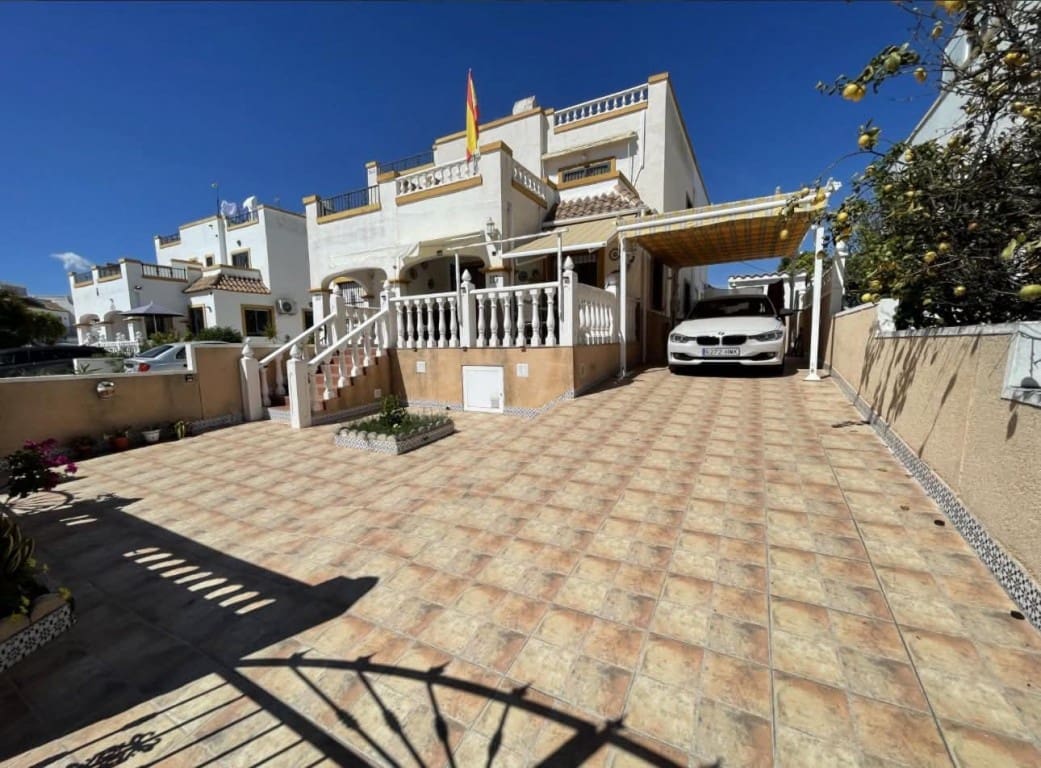 Chalet de 3 habitaciones en Playa Flamenca en venta con piscina - 227.000 € (Ref: 9367916)